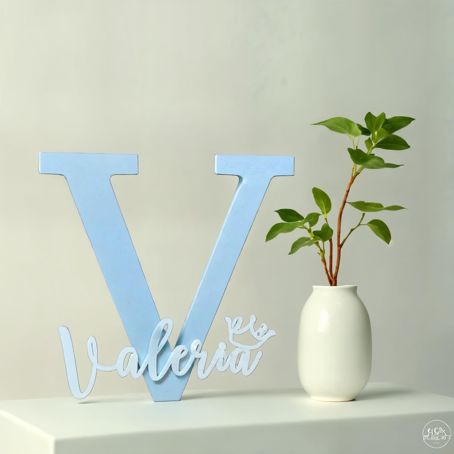 Inicial Decorativa con Emblema
